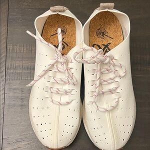 Stylish White Women's Sneakers